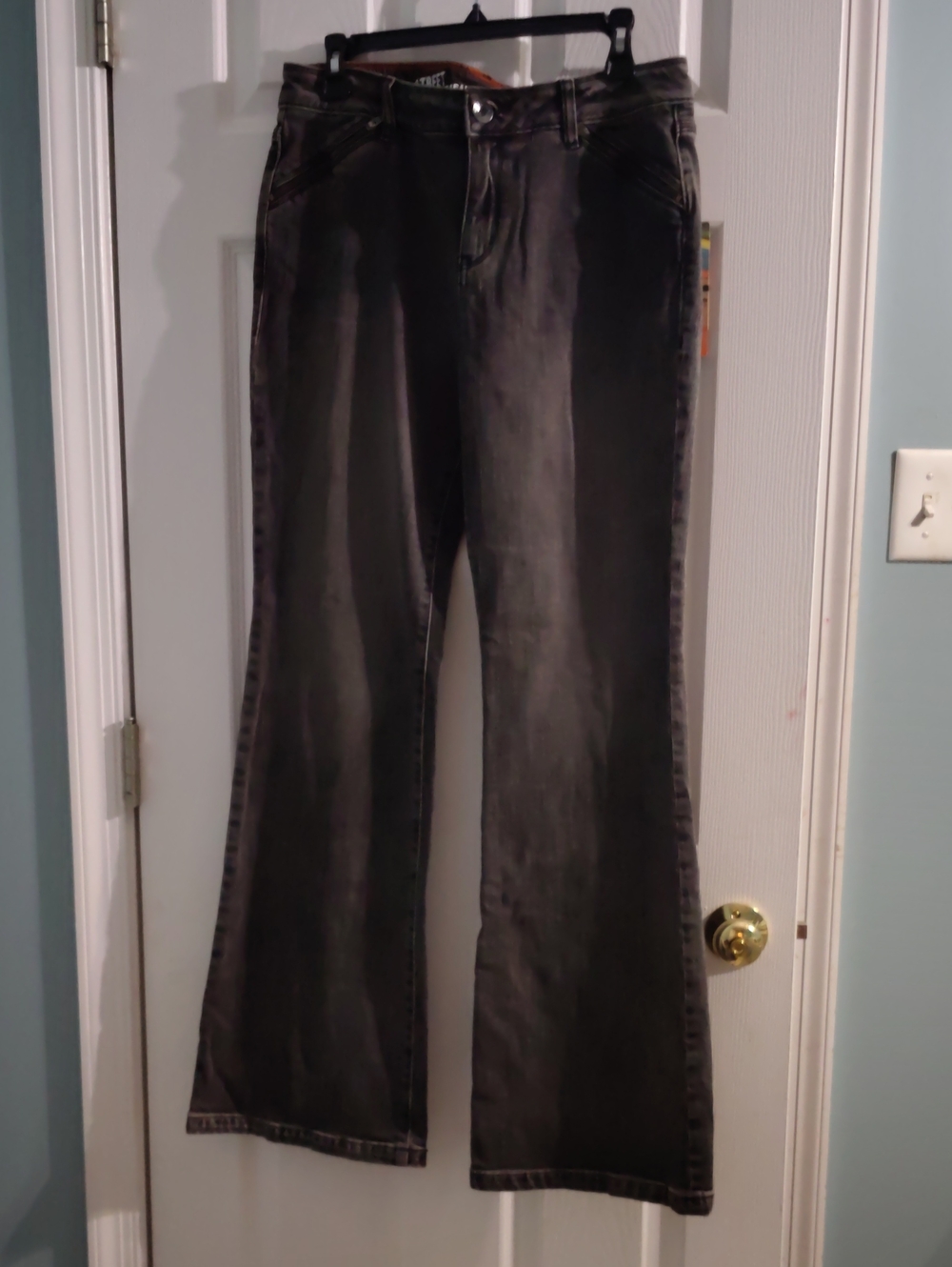 New DKNY High Rise Flared Jeans 8In A Black wash, Size 10